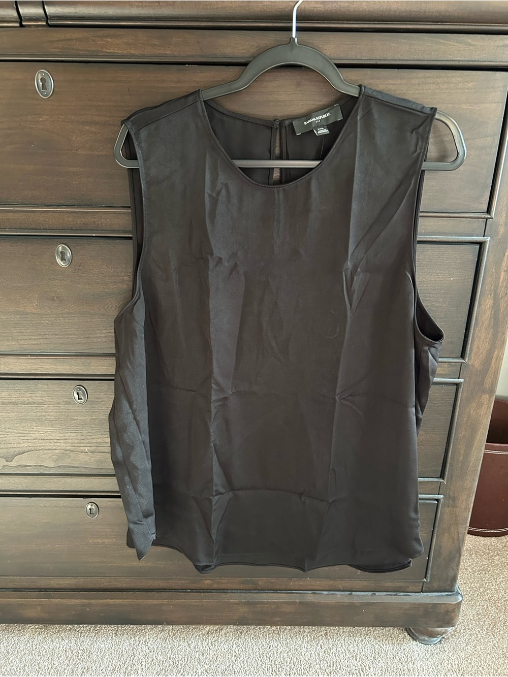 NWT New Banana Republic Black Sleeveless Satin Finish Blouse XXL